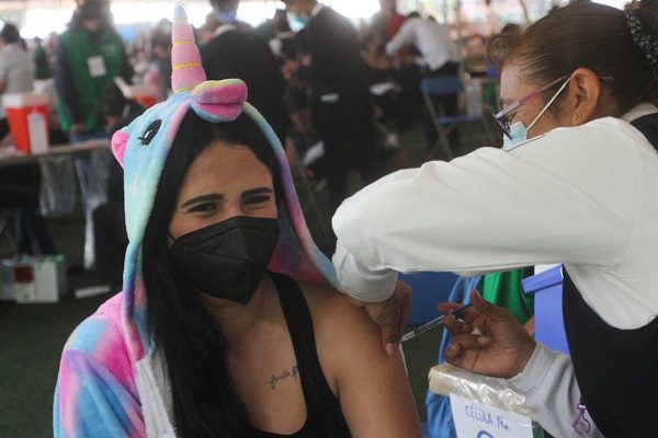 Inicia vacunación para mayores de 18 años en cinco municipios de Edomex