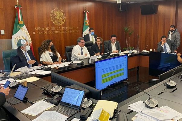 Monreal se reúne con senadores de oposición para discutir revocación de mandato