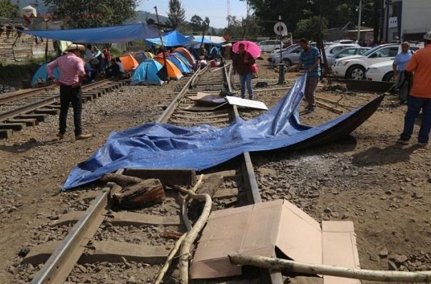 Bloqueo de CNTE a vías en Michoacán cumple un mes
