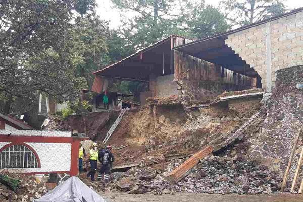 Concluye búsqueda de perrito atrapado en refugio colapsado en Xochimilco