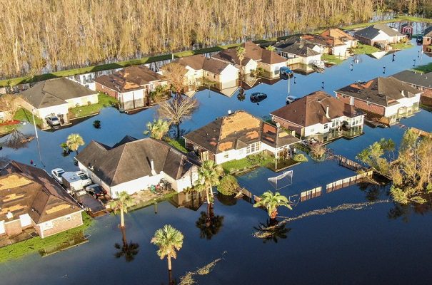 Biden promete ayuda para afectados por el paso de "Ida"