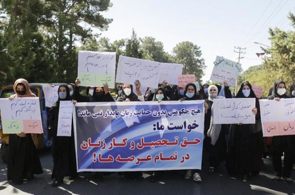 Decenas de mujeres afganas protestaron a favor de sus derechos