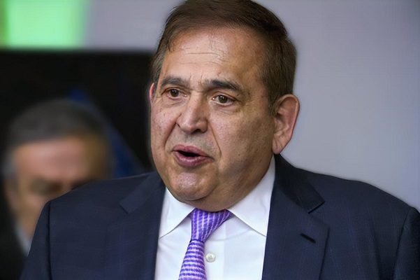 Presidencia exhibe a políticos beneficiados con viajes pagados por AHMSA