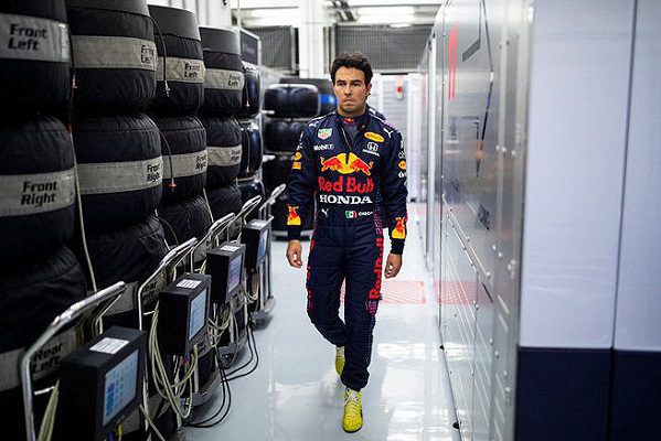 Checo Pérez es reconocido el piloto del día en el GP de los Países Bajos