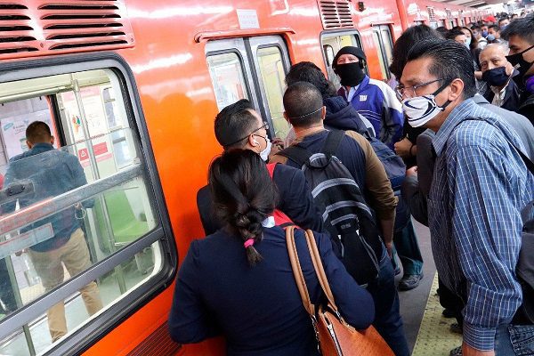 Ante lluvia, Metro CDMX presenta avance lento en tres líneas