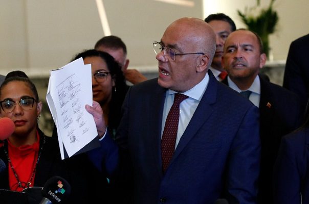 Diálogo de Venezuela con oposición da sus primeros resultados concretos