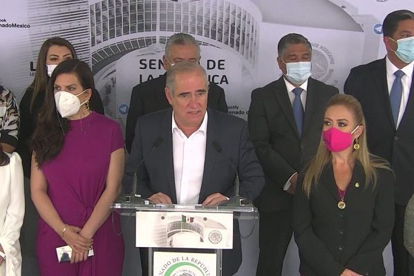 Senadores panistas rechazan las causas de Vox y ofrecen disculpa pública