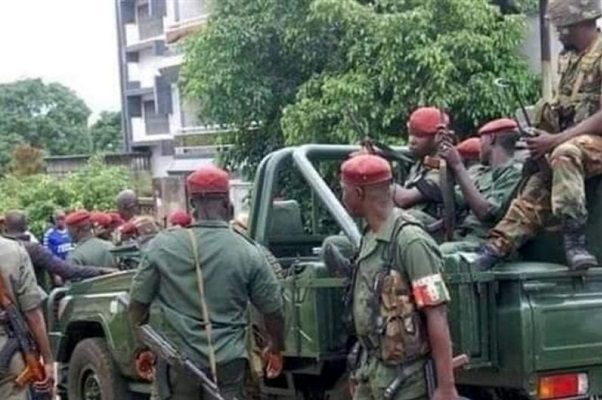 Ejército golpista de Guinea prohíbe a funcionarios abandonar el país