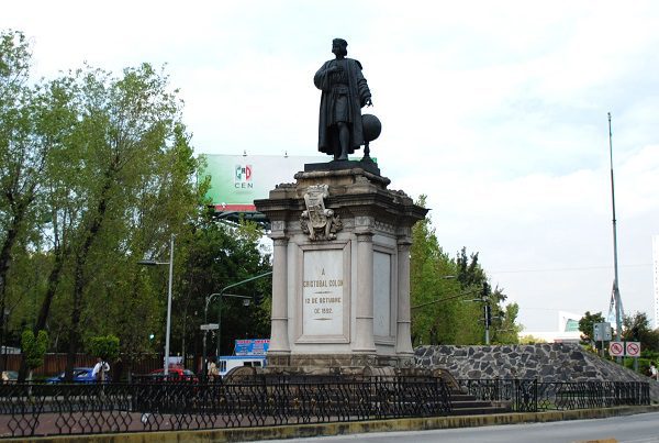 Sheinbaum contradice a INAH e INBAL sobre reubicación del Monumento a Colón