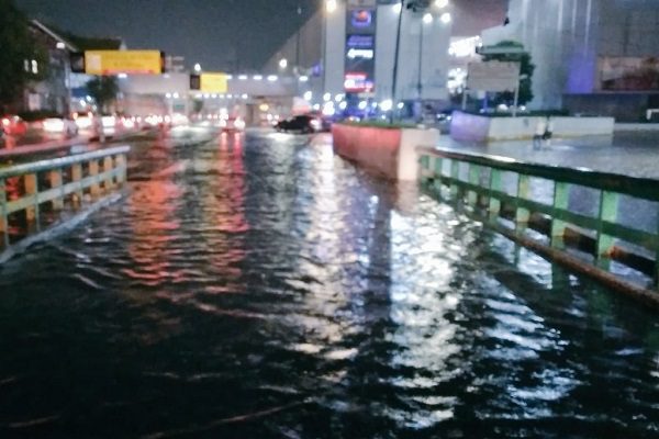 Tras inundaciones, encharcamientos, montañas de lodo y basura en Ecatepec
