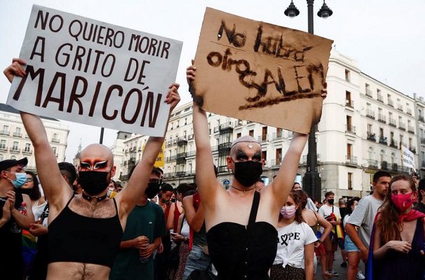 Víctima de agresión homófoba en España asegura que lesiones fueron consentidas