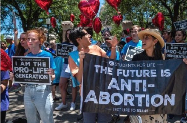 Gobierno de Biden estaría planeando demandar a Texas por restringir aborto