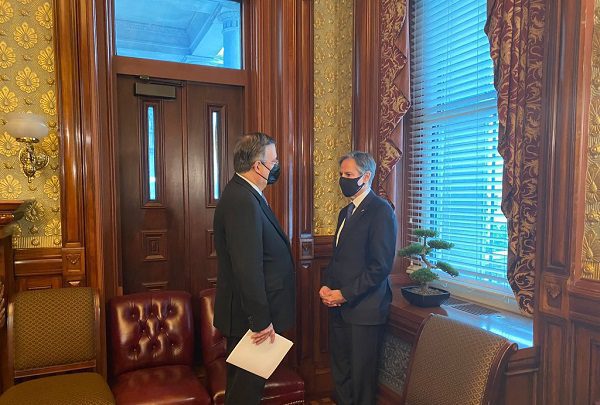 Ebrard entrega a secretario de Estado de EE.UU. carta de AMLO para Biden