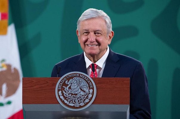 "Andan buscando motivos para obstaculizar" tren que conecta Buenavista con Santa Lucía, apunta AMLO