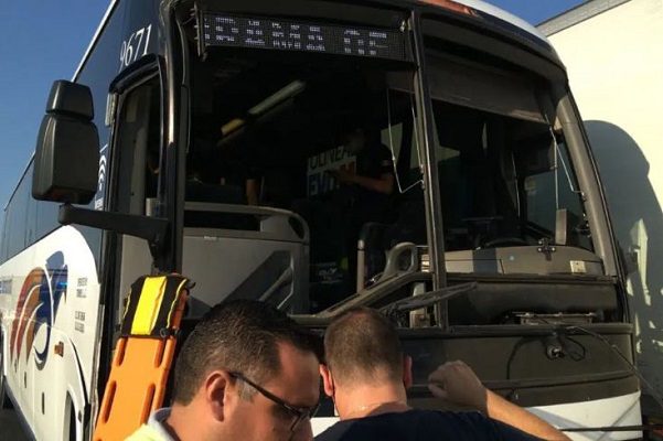 Chocan autobuses del programa de vacunación impulsado por Samuel García