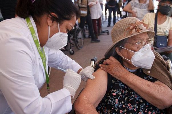 OMS duda que una alta vacunación detenga la pandemia de Covid-19