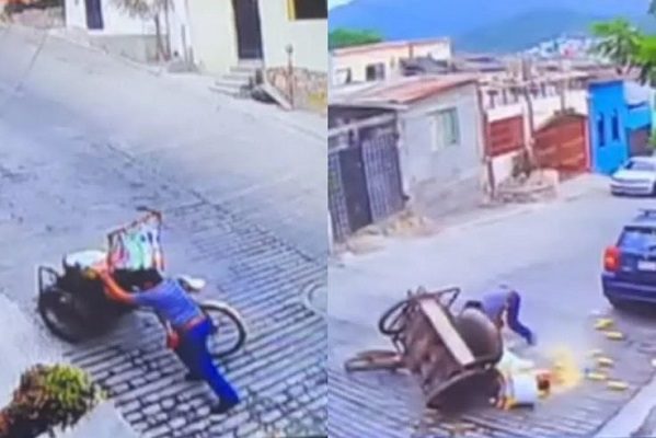 Elotero cae con toda su mercancía, pero usuarios se unen para ayudarlo, en Monterrey