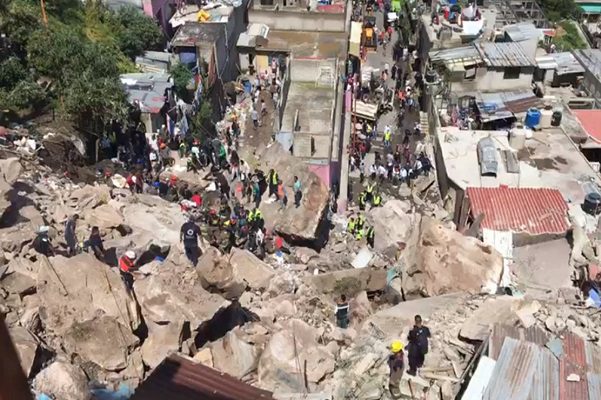 Suspenden labores de rescate en zona de derrumbe del cerro del Chiquihuite