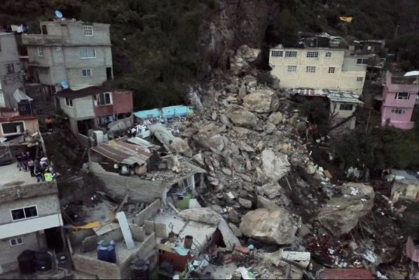 Se reanudan labores de rescate en el Cerro del Chiquihuite
