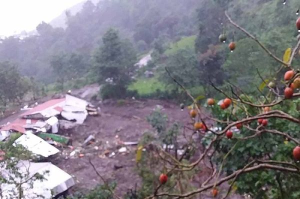 Deslizamiento de ladera en Chiapas deja a personas sepultadas