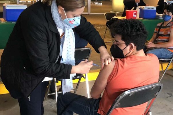 Inicia vacunación a mayores de 18 años en 14 municipios de Edomex