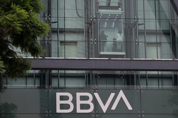 Error nuestro lo que provocó la falla en servicio, reconoce BBVA México