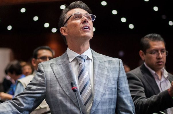 Reportan hospitalización de Sergio Mayer por virus en el oído