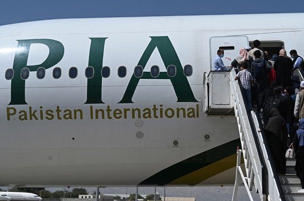 Aterriza y despega en Kabul primer vuelo comercial tras toma de talibanes