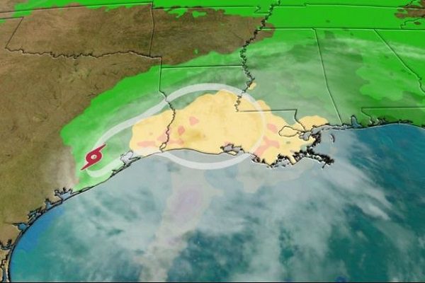 'Nicholas' se convierte en huracán mientras toca tierra en Texas