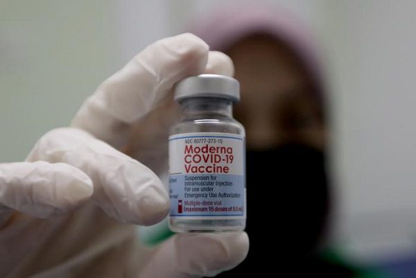 Moderna reporta que dosis de refuerzo es efectiva contra variantes