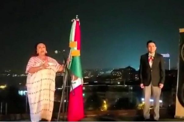 "¡Viva López Obrador!", dice cónsul Isabel Arvide en Grito desde Estambul