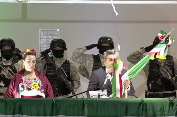 Alcalde de Cuautitlán rompe cordón de campana al comienzo del Grito #VIDEO