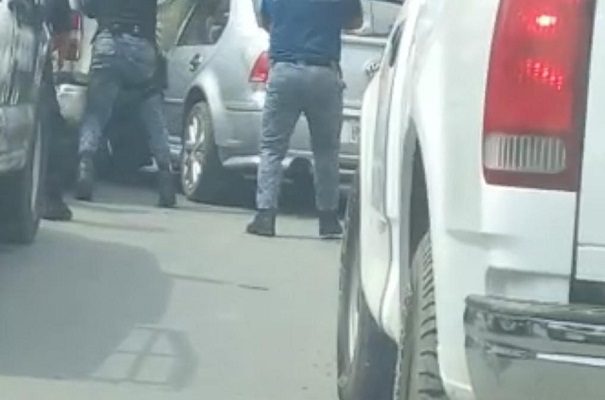 Tras persecución, abaten a sujeto que lesionó a bombero y a policía #VIDEO