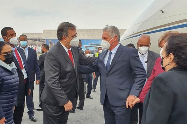 Llega el presidente de Cuba a México; “es un honor", dice