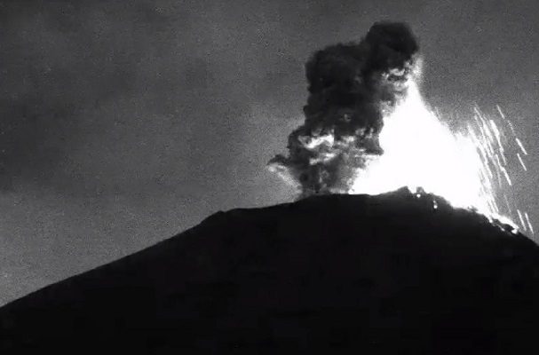 Popocatépetl lanzó fumarola de 3 mil metros de altura