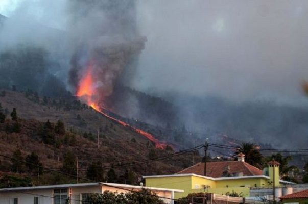5 mil personas evacuadas por erupción de volcán en La Palma