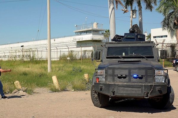 Tres muertos tras tiroteo entre presos en penal de Culiacán