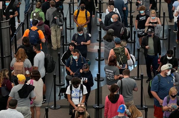 EE.UU. exigirá vacunación completa a extranjeros que ingresen al país