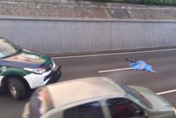 Hombre muere sobre carriles de Viaducto Miguel Alemán; se habría suicidado