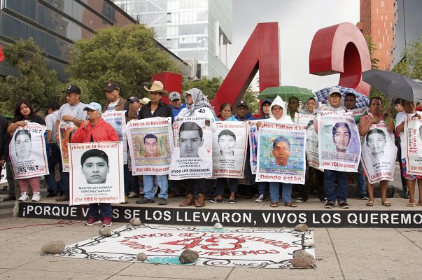 CNDH rechaza intento periodístico de revivir "verdad histórica" de Ayotzinapa