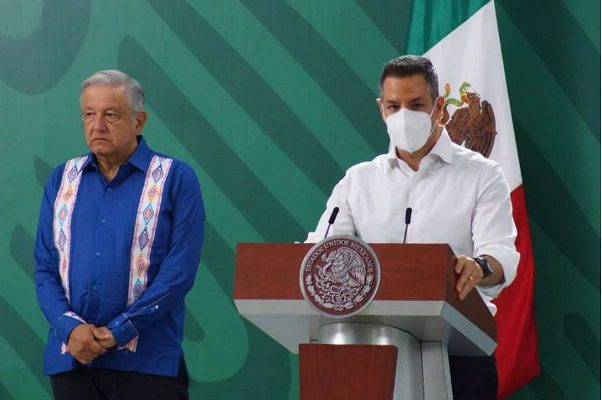 Murat destaca vacunación y reducción de pobreza en Oaxaca