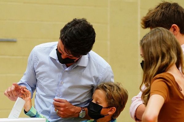 Partido de Trudeau vuelve a ganar las elecciones, según proyecciones