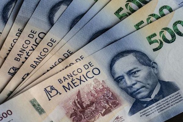 Por crisis de inmobiliaria china Evergrande, peso es la cuarta moneda más perdedora