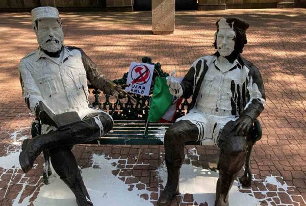 Caen dos sujetos por vandalizar estatuas de Fidel Castro y “Che” Guevara en CDMX