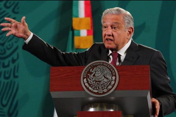 AMLO anuncia que analiza eliminar o reformar artículo 33 de la Constitución