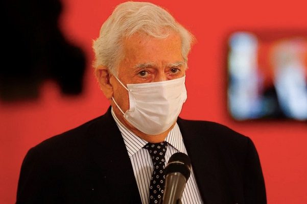 Vargas Llosa critica los ataques de AMLO a la prensa