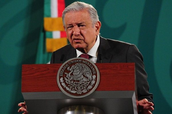 AMLO pide a empresas transportistas no movilizar migrantes