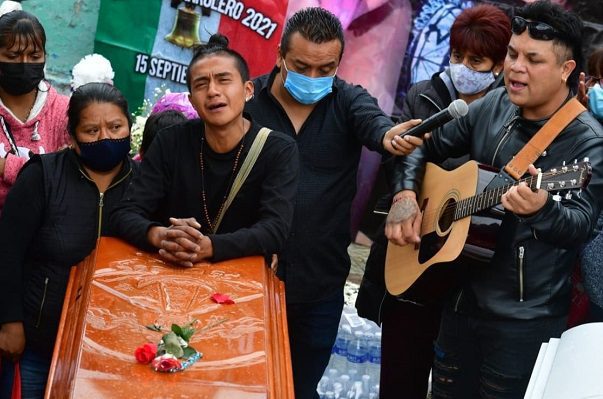 Sepultan a madre e hijo víctimas de derrumbe en Cerro del Chiquihuite #VIDEOS