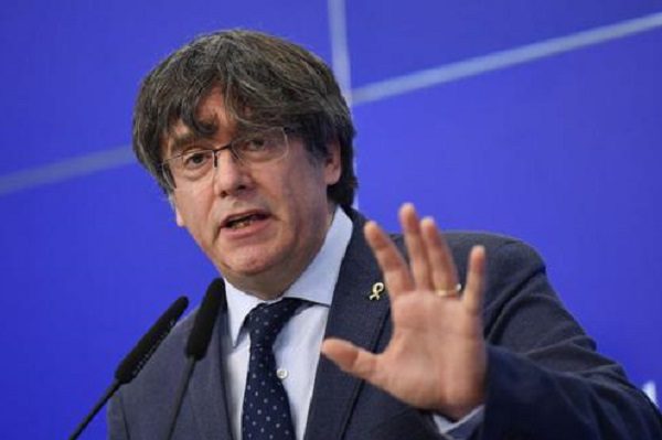 El expresidente del gobierno catalán queda en libertad condicional en Cerdeña