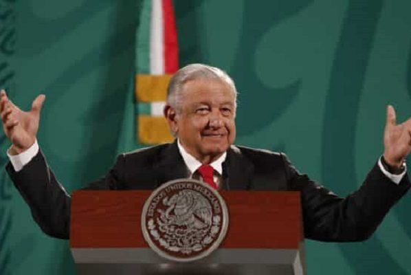 "Antes se les pagaban lujos": AMLO arremete contra comunidad científica